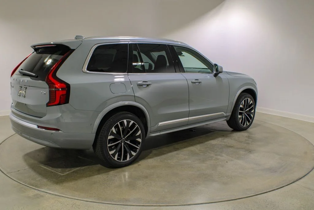 New 2026 Gray Metallic Volvo T8 Plus image 5