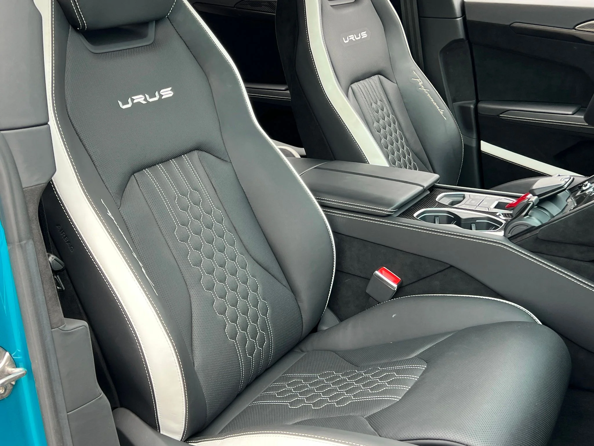 Used 2023 Blue Lamborghini Performante image 21