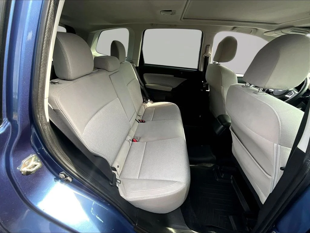 Used 2017 Quartz Blue Subaru 2.5i Premium image 26