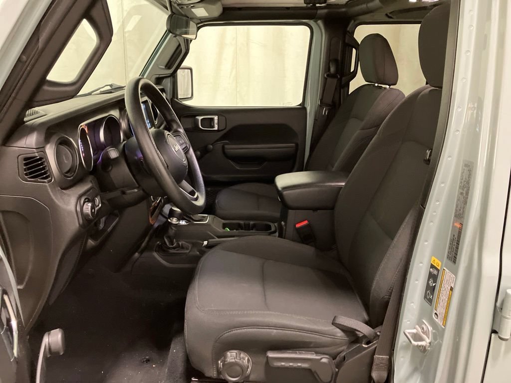 Used 2023 Earl Clearcoat Jeep Sport image 9