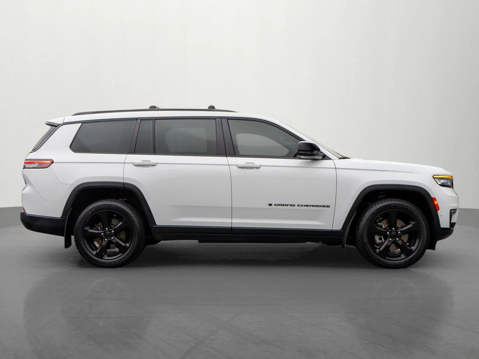 Used 2023 Bright White Clearcoat Jeep Limited image 8