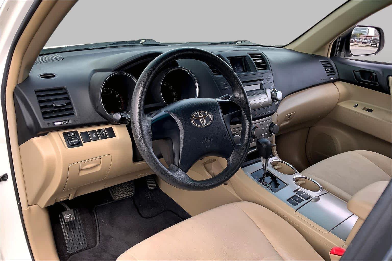 Used 2012 Blizzard Pearl Toyota  image 17