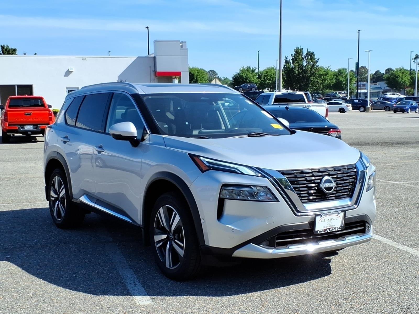 Used 2022 Brilliant Silver Metallic Nissan Platinum image 5