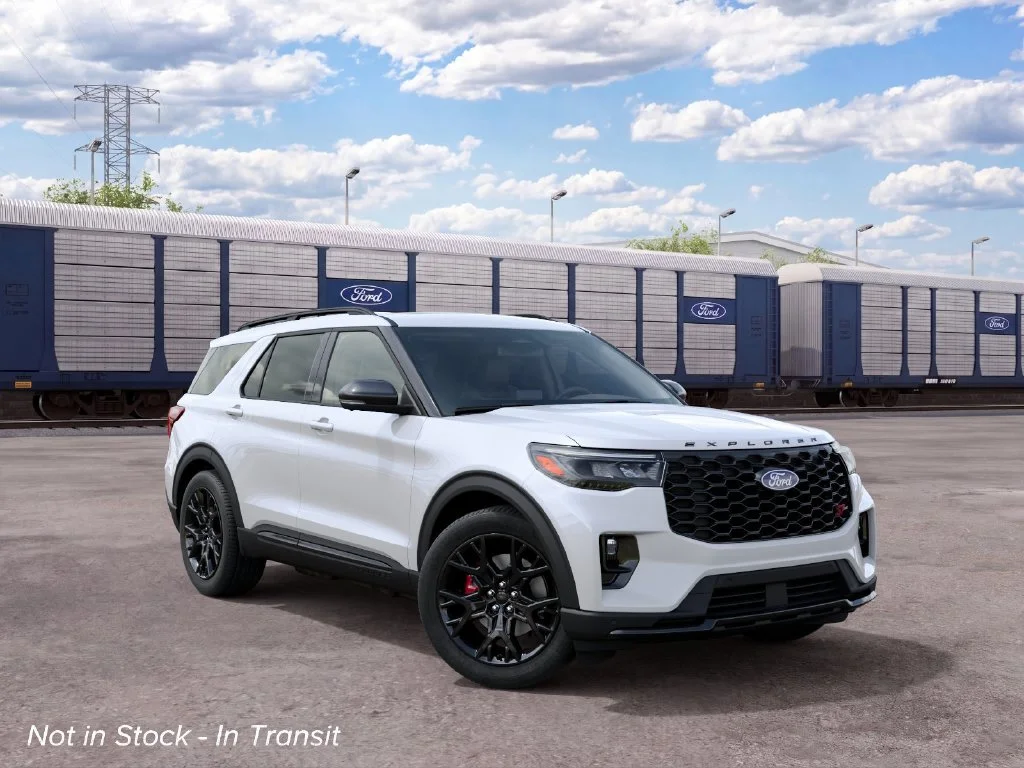 New 2027 STAR WHITE Ford ST image 4