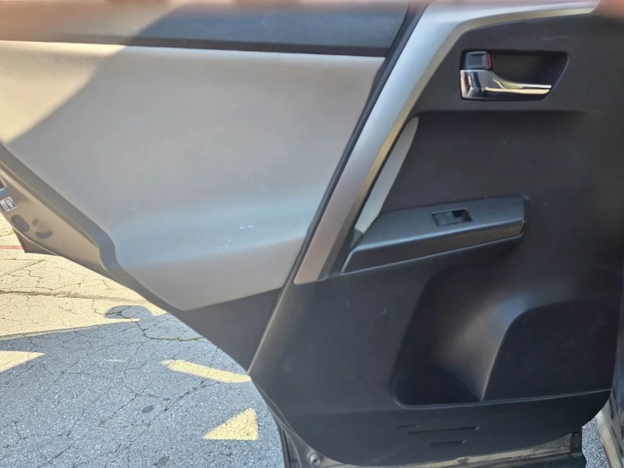 Used 2016 Gray Toyota XLE image 11