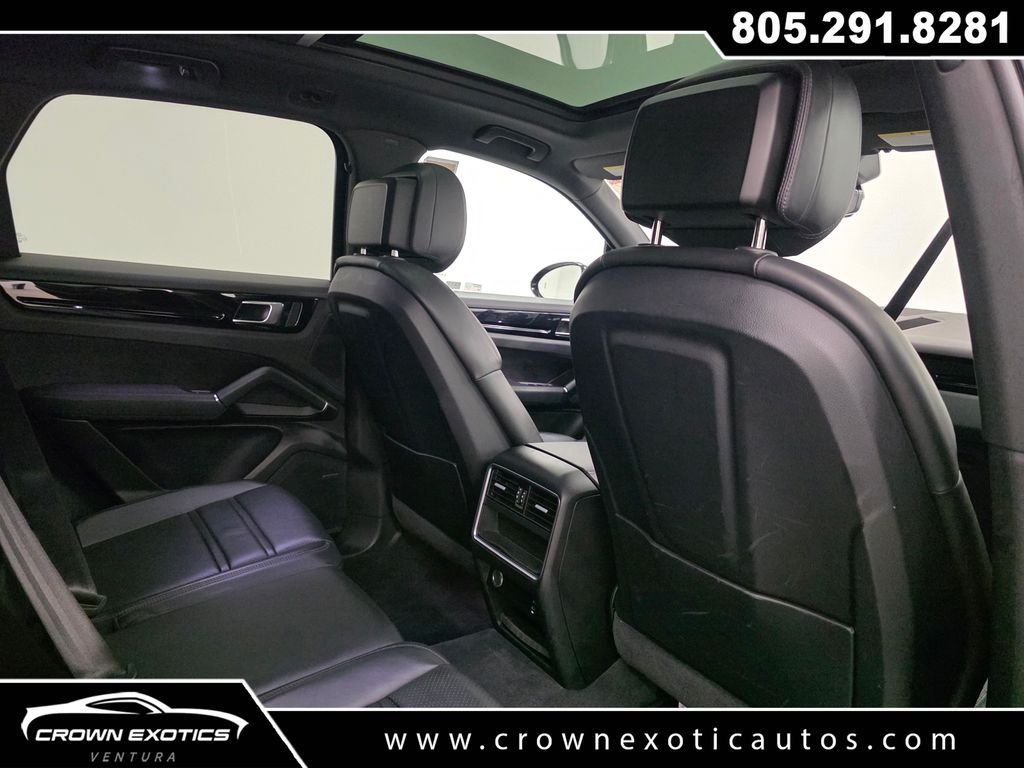 Used 2022  Porsche Base image 15