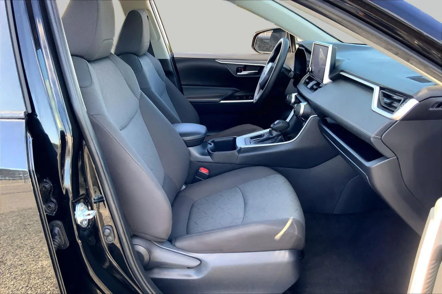 Used 2025 Midnight Black Metallic Toyota XLE image 9