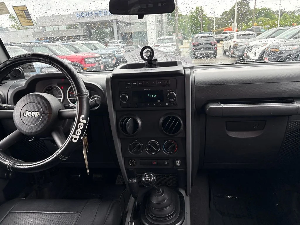 Used 2010  Jeep Unlimited Sport image 10