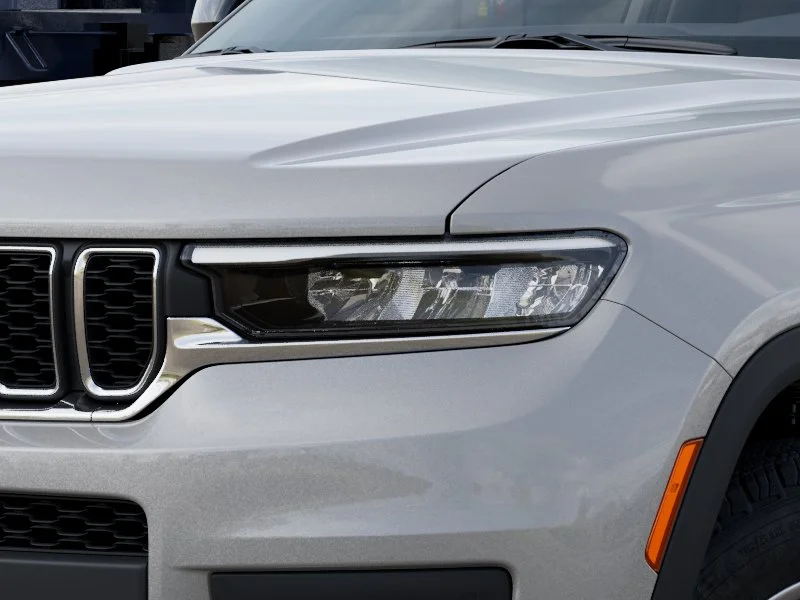 New 2026 Silver Zynith Exterior Paint Jeep Laredo X image 6
