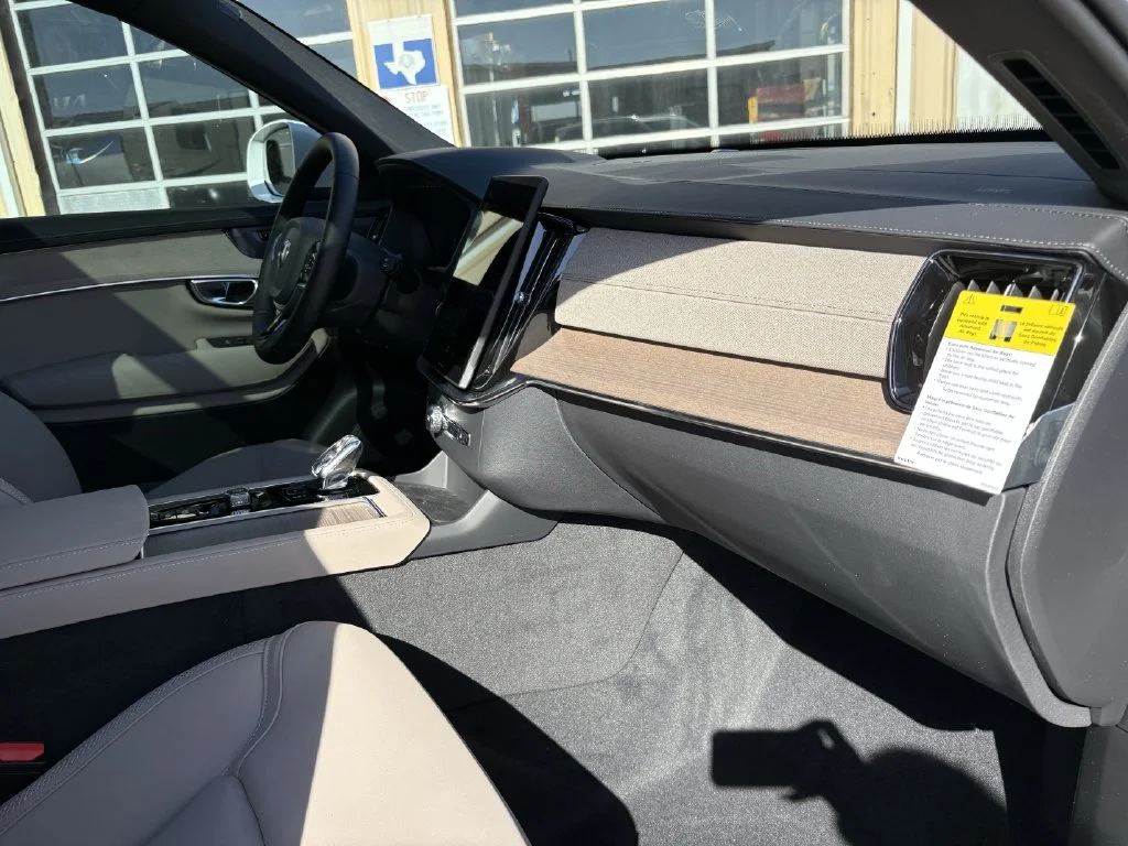 New 2026 Crystal White Volvo Plus image 31