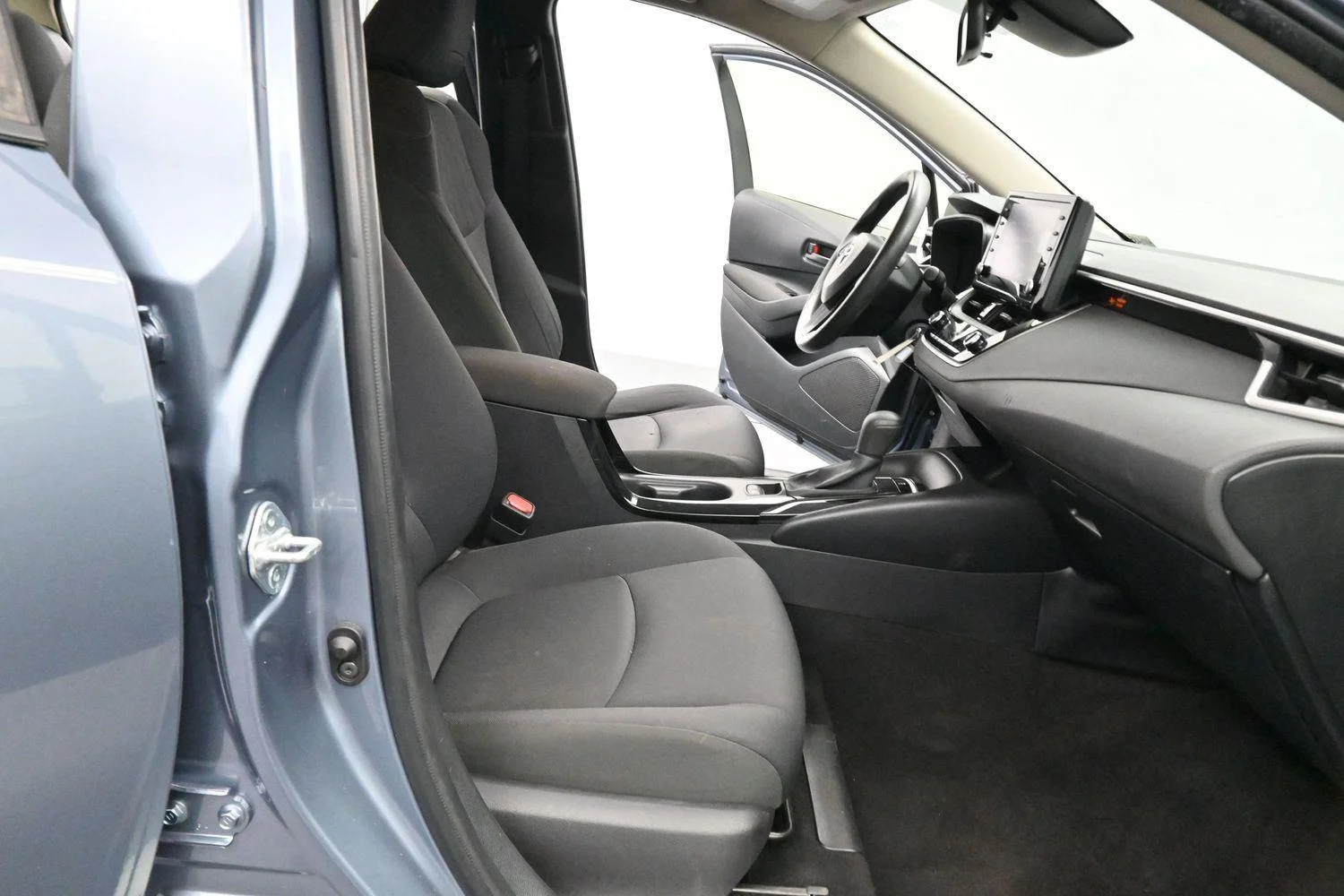 Used 2022 Celestite Gray Metallic Toyota LE image 25