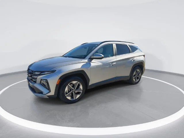 Used 2025 Silver Hyundai SEL image 4