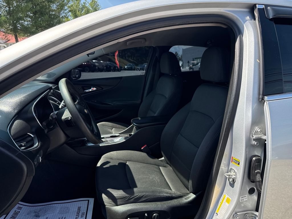 Used 2019 Silver Chevrolet LT image 10