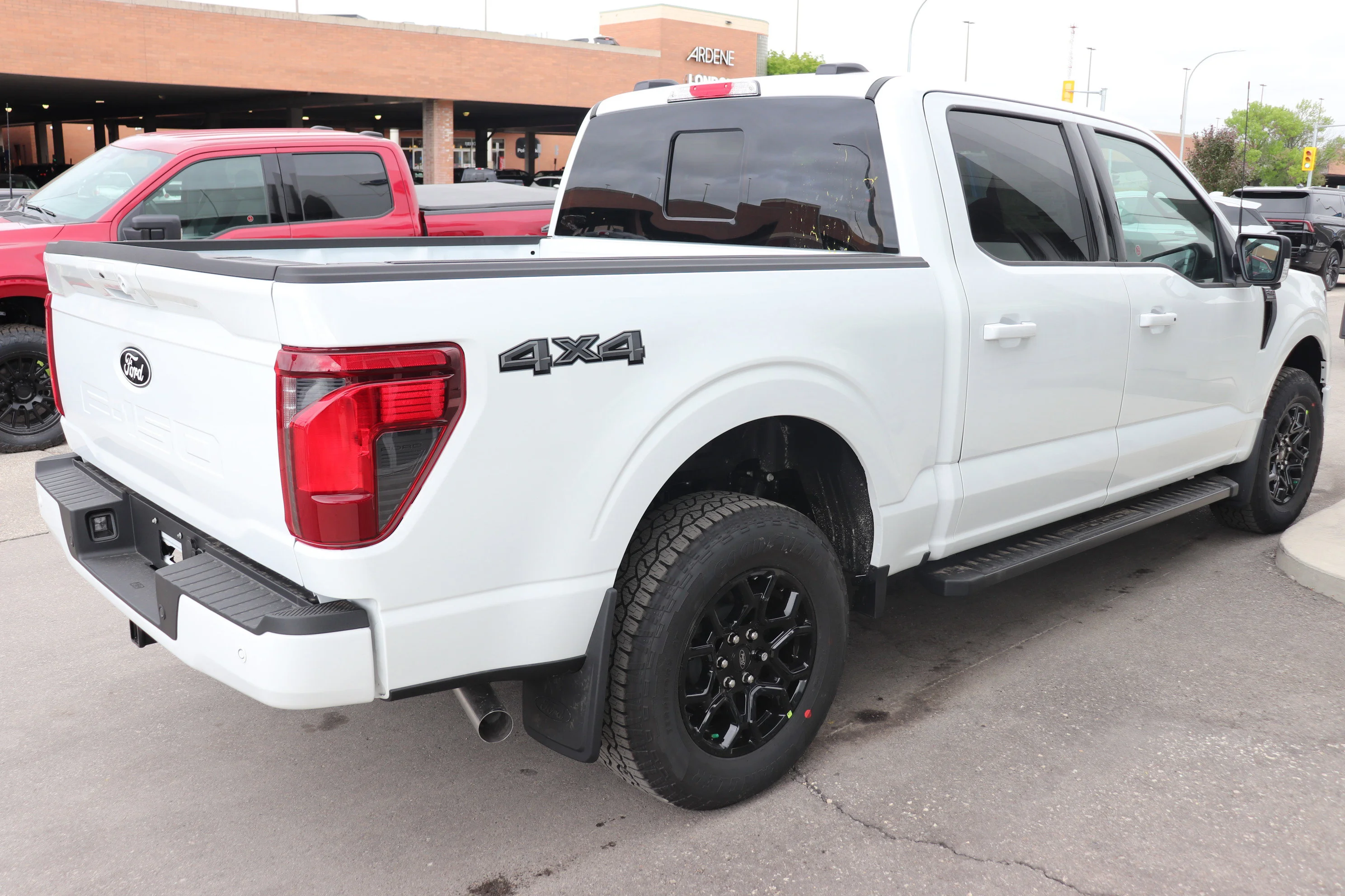 New 2026 OXFORD WHITE Ford XLT image 4