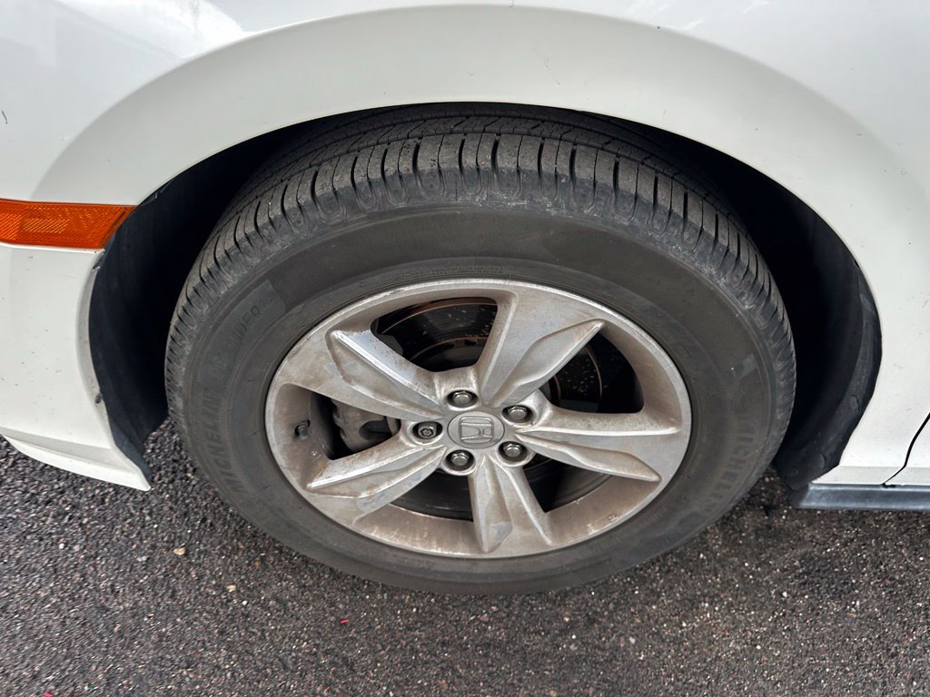 Used 2018 White Diamond Pearl Honda EX-L image 17