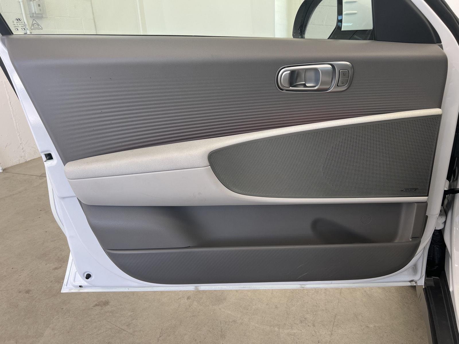 2025 Hyundai IONIQ 6 Limited - Photo 11