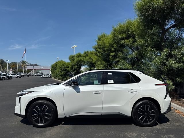 New 2026 Wind Chill Pearl <sup>1</sup> Toyota  XLE image 4