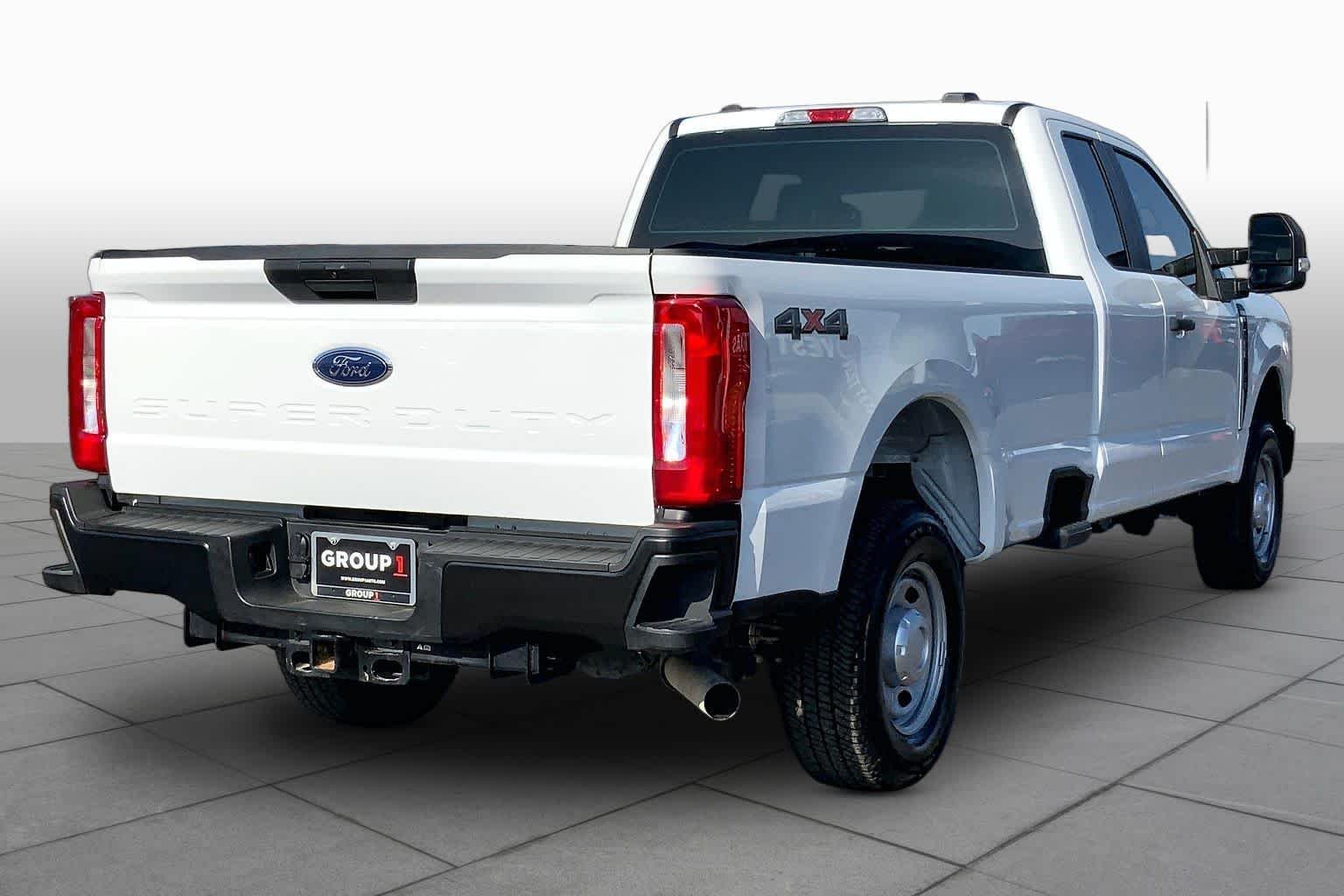 Used 2025 White Ford XL image 13