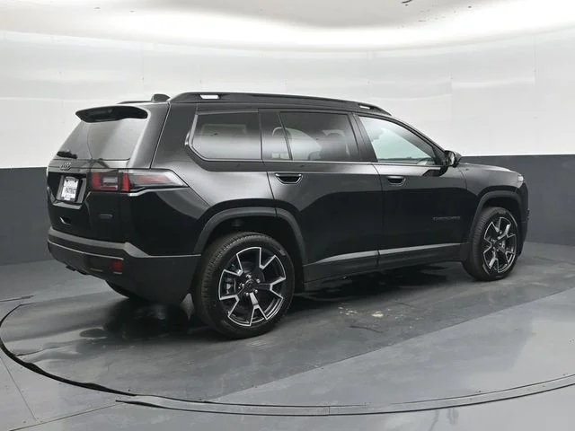 New 2026 Diamond Black Crystal Pearl-Coat Exterior Paint Jeep Overland image 3