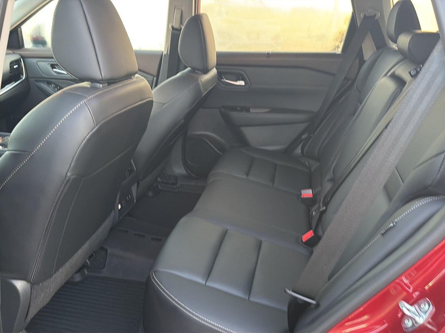 Used 2023 Scarlet Ember Tintcoat Nissan SL image 11