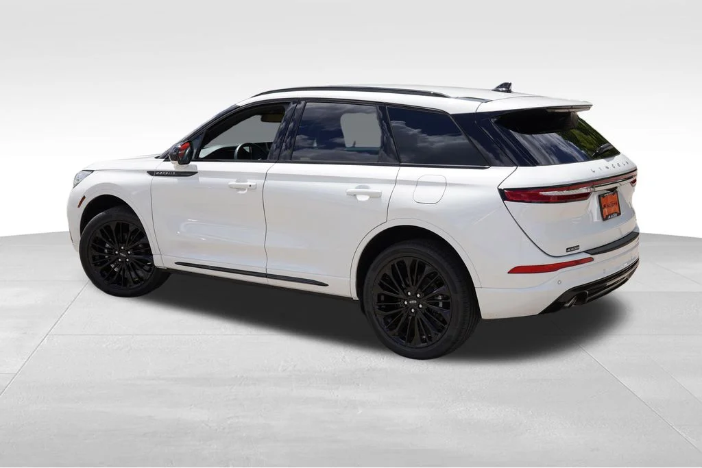 Used 2023 Pristine White Metallic Tri-Coat Lincoln Reserve image 8
