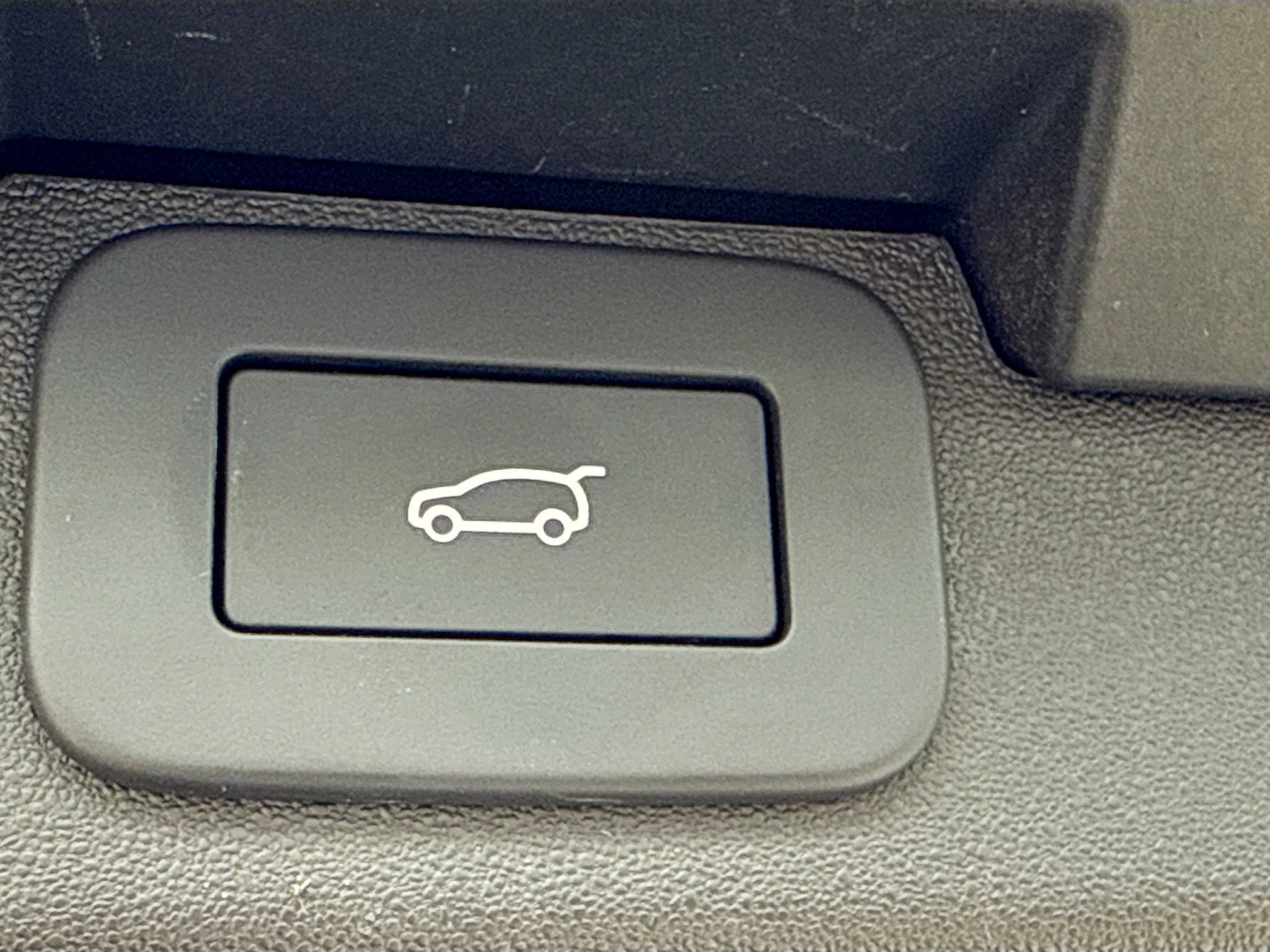 Certified Used 2025 Silver Land Rover Dynamic SE image 13