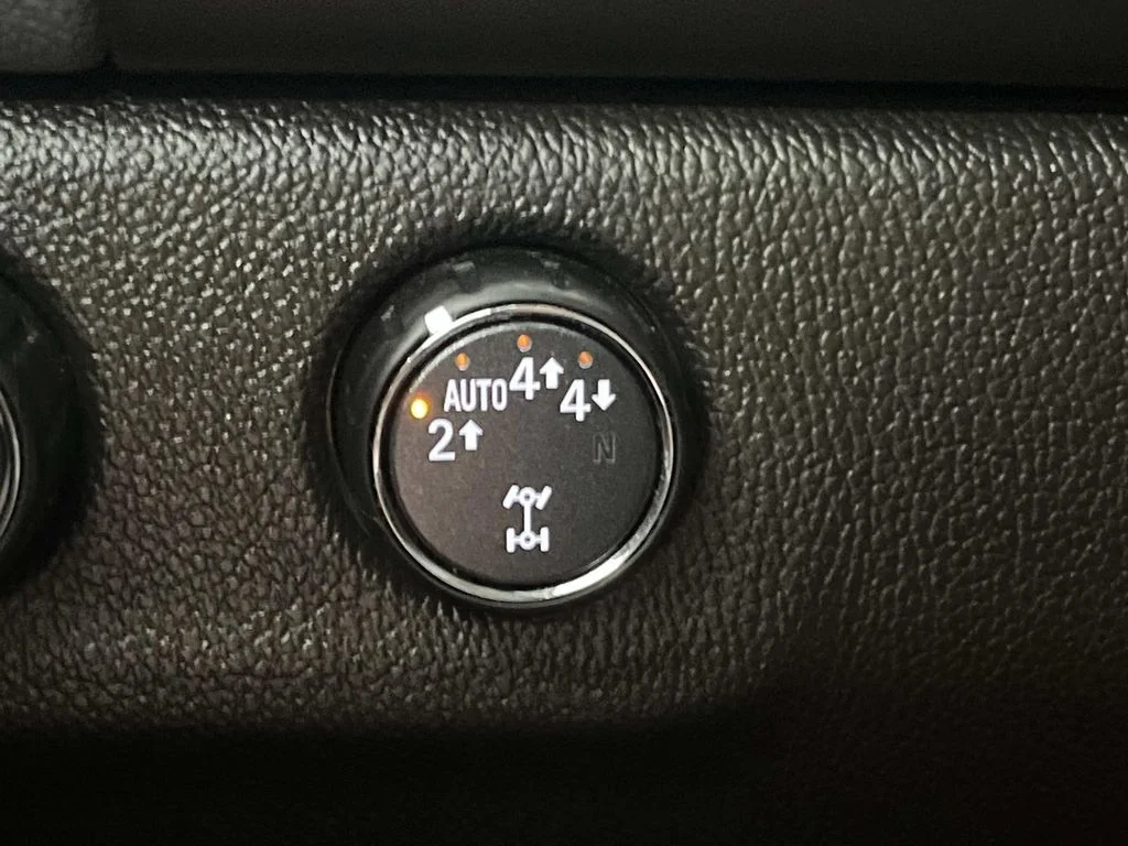 Used 2021 SUMMIT WHITE Chevrolet 4WD Z71 image 25