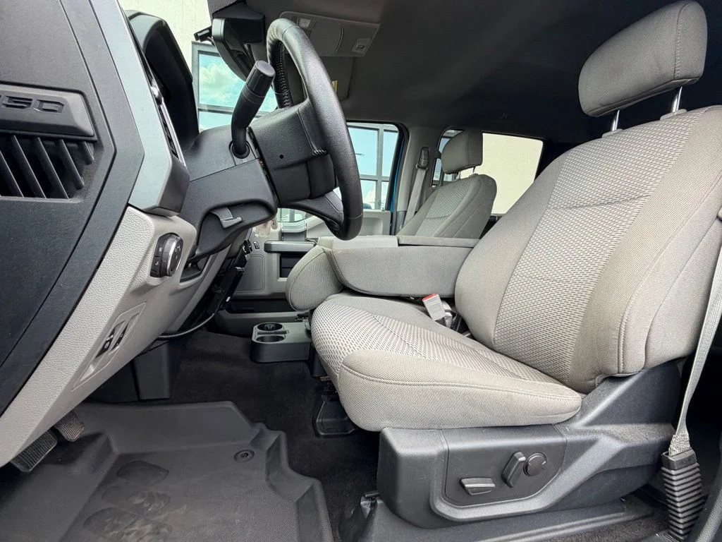 Used 2019 Blue Ford XLT image 6
