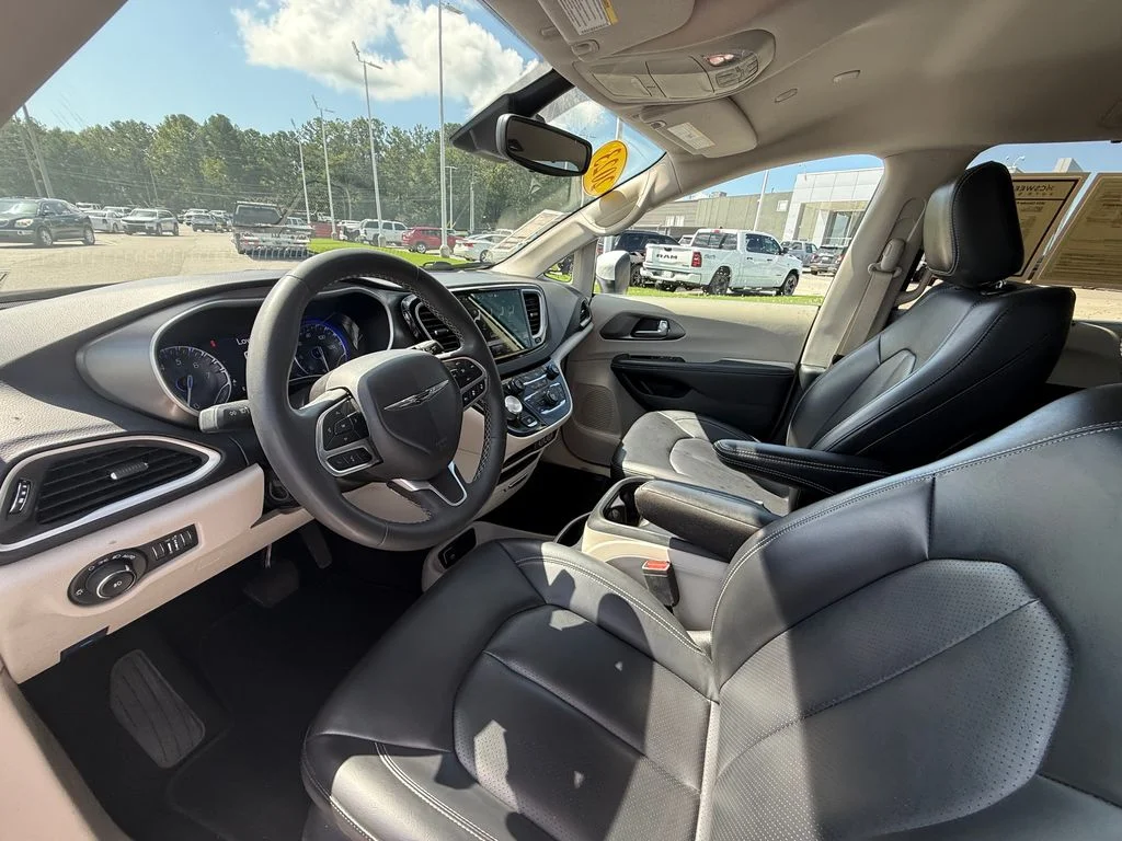 Used 2023 White Chrysler Touring L image 20