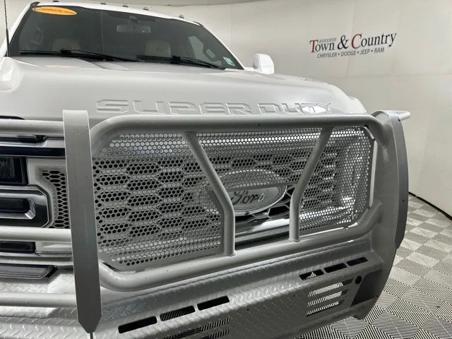 Used 2023 White Ford Lariat image 5
