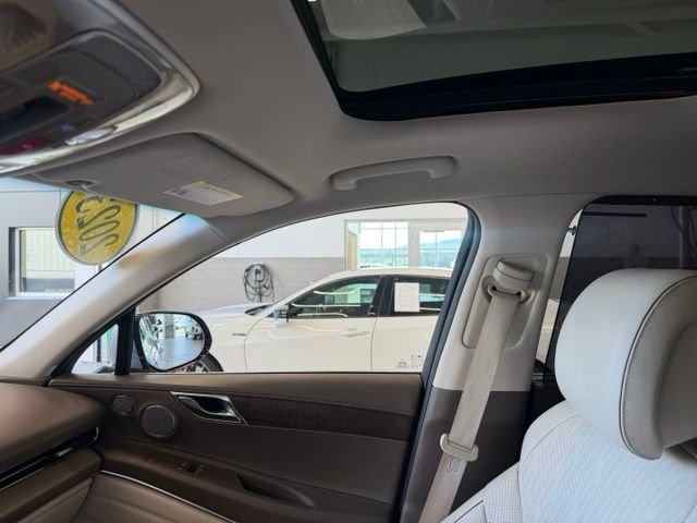 Used 2023 Silver Genesis 2.5T image 13