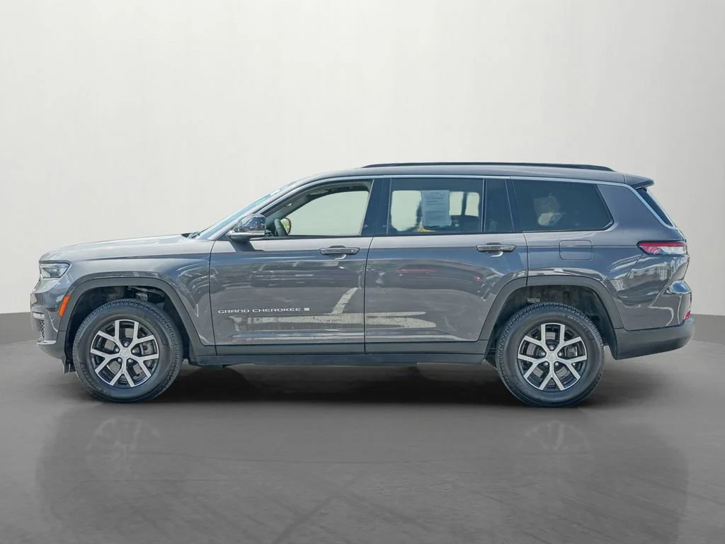 Used 2024 Baltic Gray Metallic Clearcoat Jeep Limited image 4