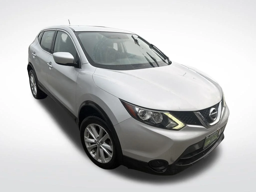 Used 2017 Silver Nissan S image 2