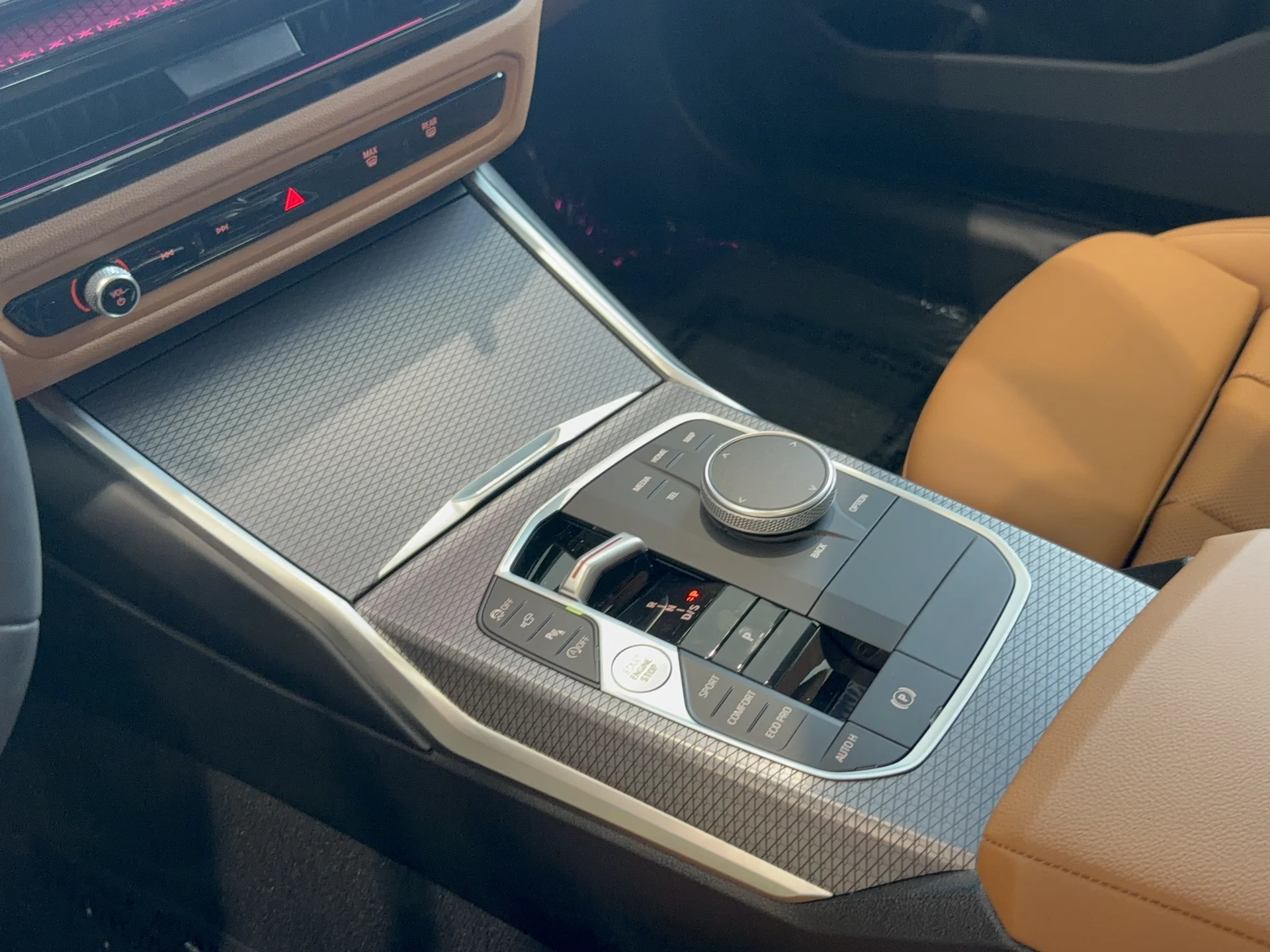 New 2025 Mineral White Metallic BMW 330i xDrive Sedan image 40