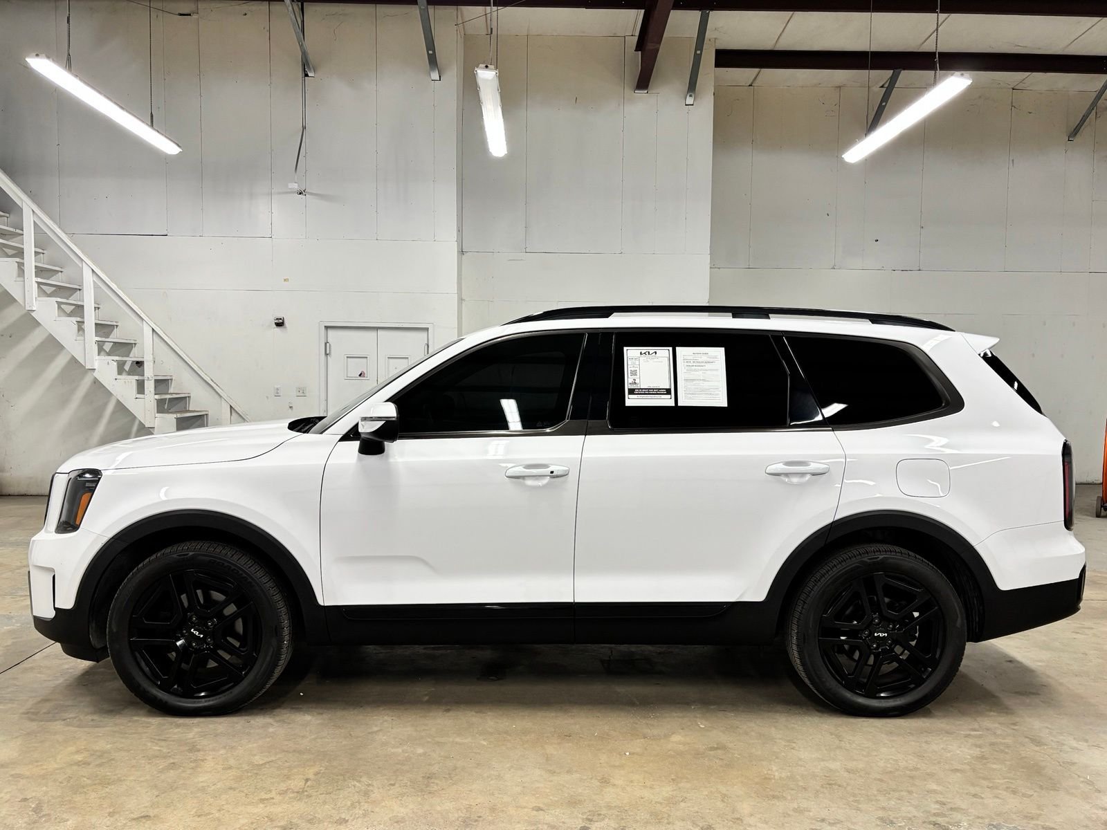 Used 2024 White Kia EX X-Line image 4