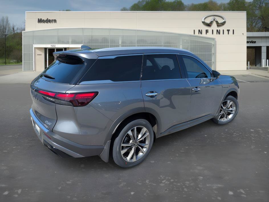 Used 2023 Graphite Shadow INFINITI LUXE image 4