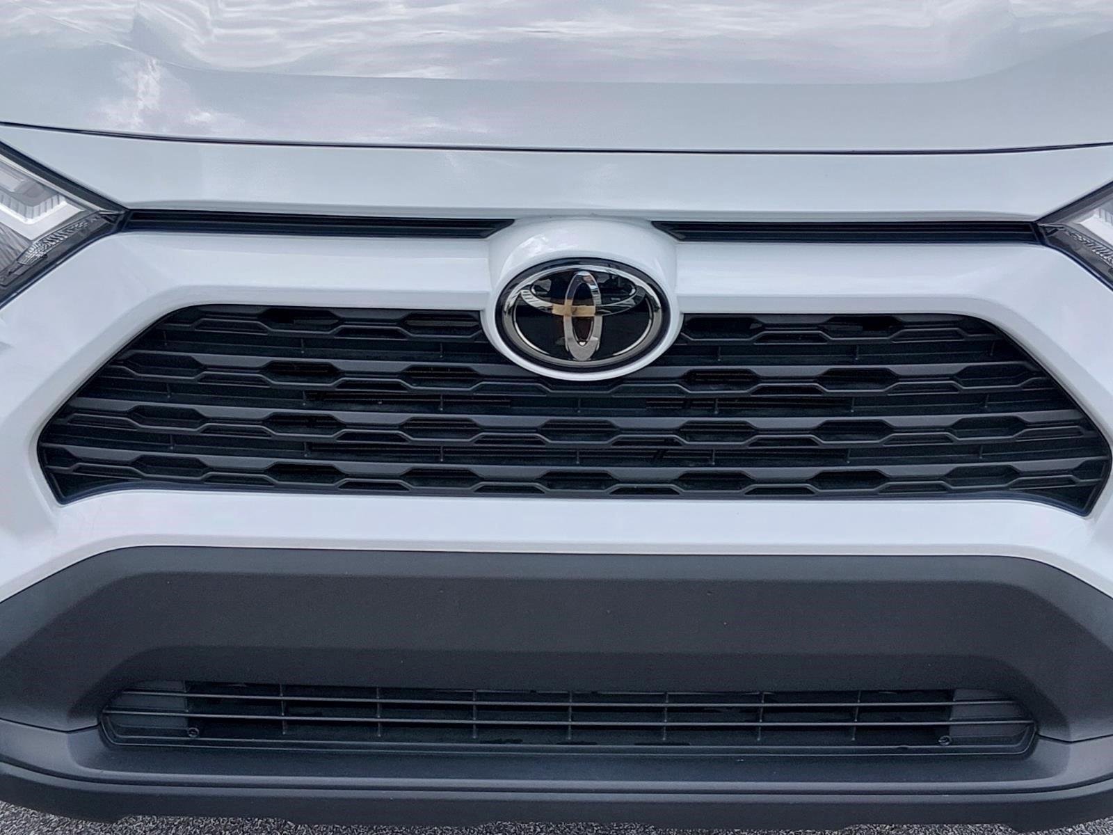 Used 2025 Ice Cap Toyota LE image 9