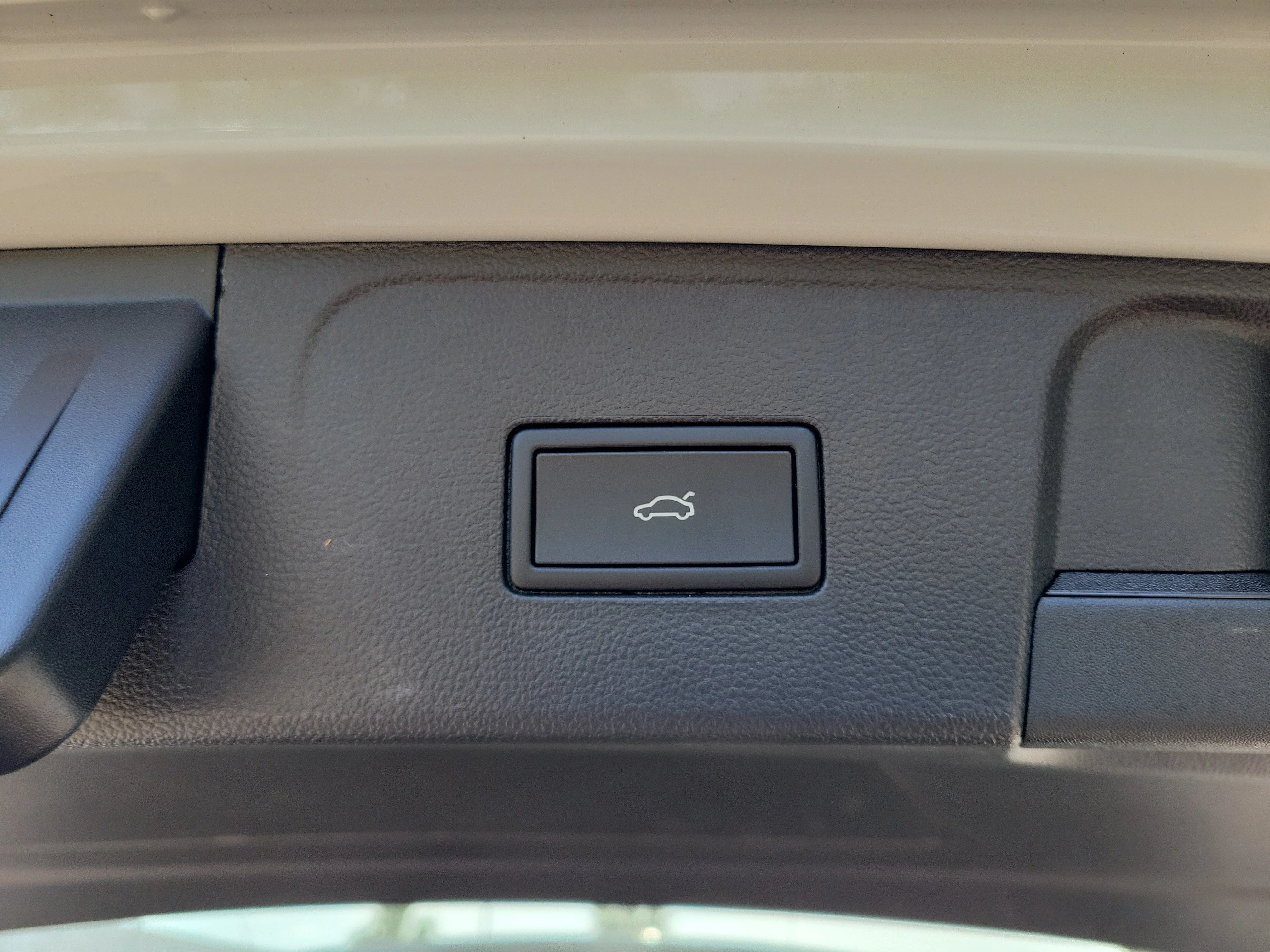 New 2026 White Volkswagen 2.0T SE w/Technology image 7