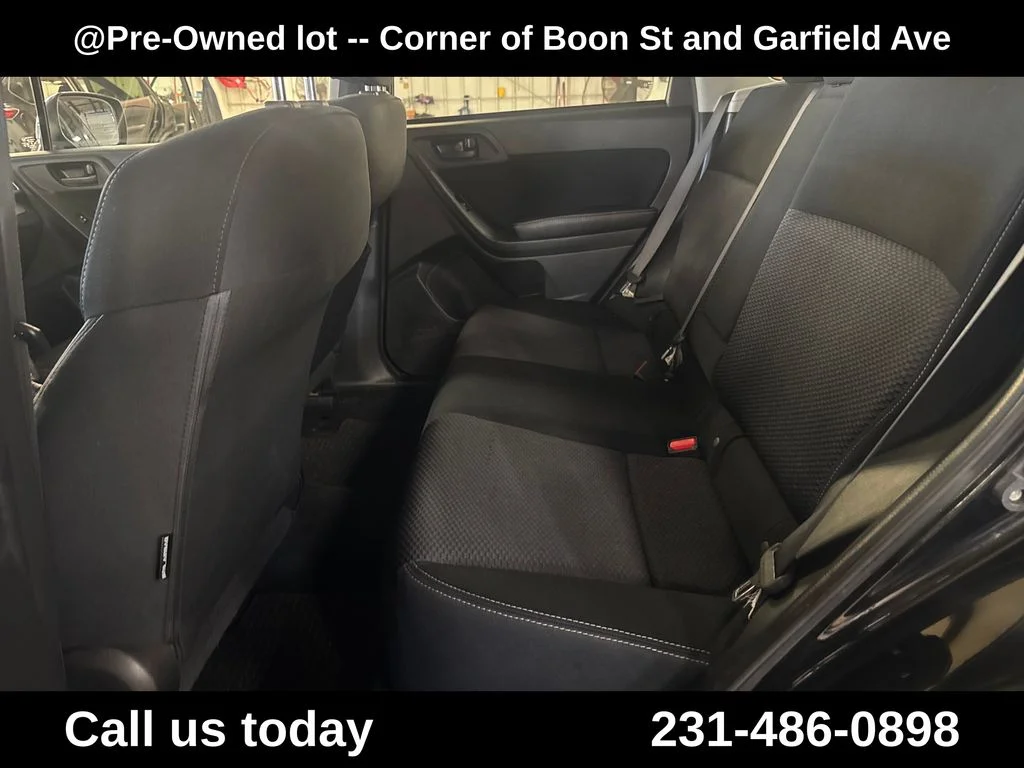 Used 2016 Black Subaru 2.5i Premium image 27