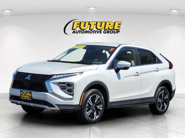 Used 2025 White Mitsubishi SE image 5