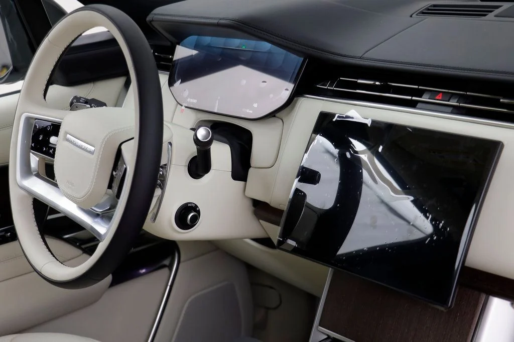 2025 Land Rover Range Rover SE - Photo 24