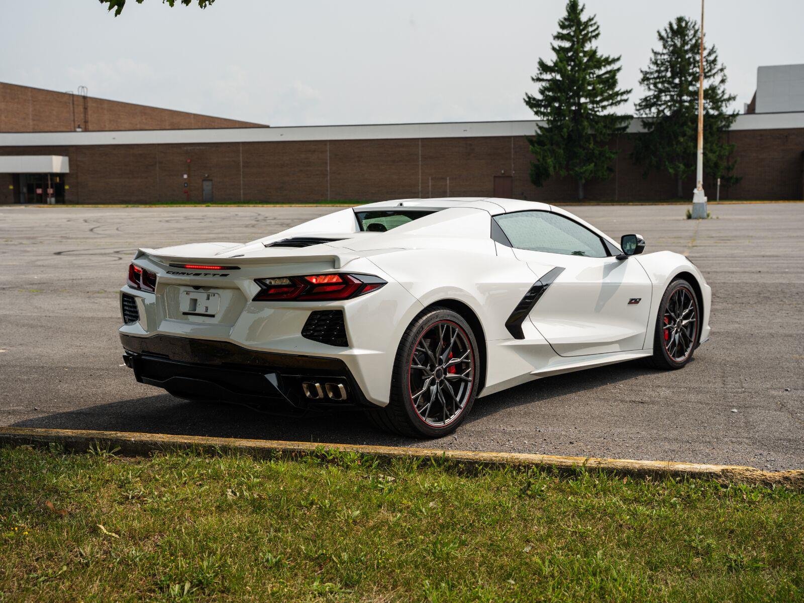 Used 2023 White Pearl Metallic Tricoat Chevrolet Stingray image 6