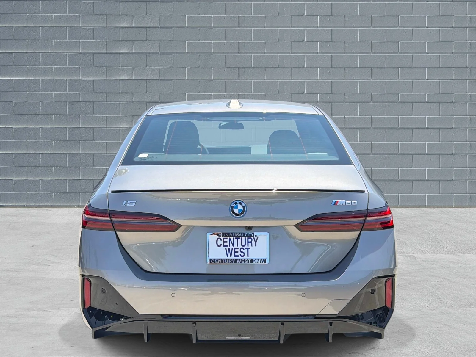 New 2026 Oxide Grey Metallic BMW M60 image 4
