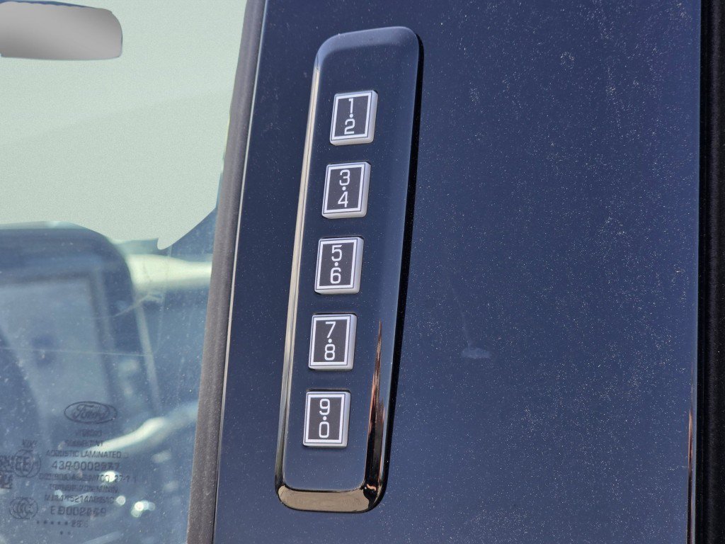 New 2026 Oxford White Ford XLT image 19