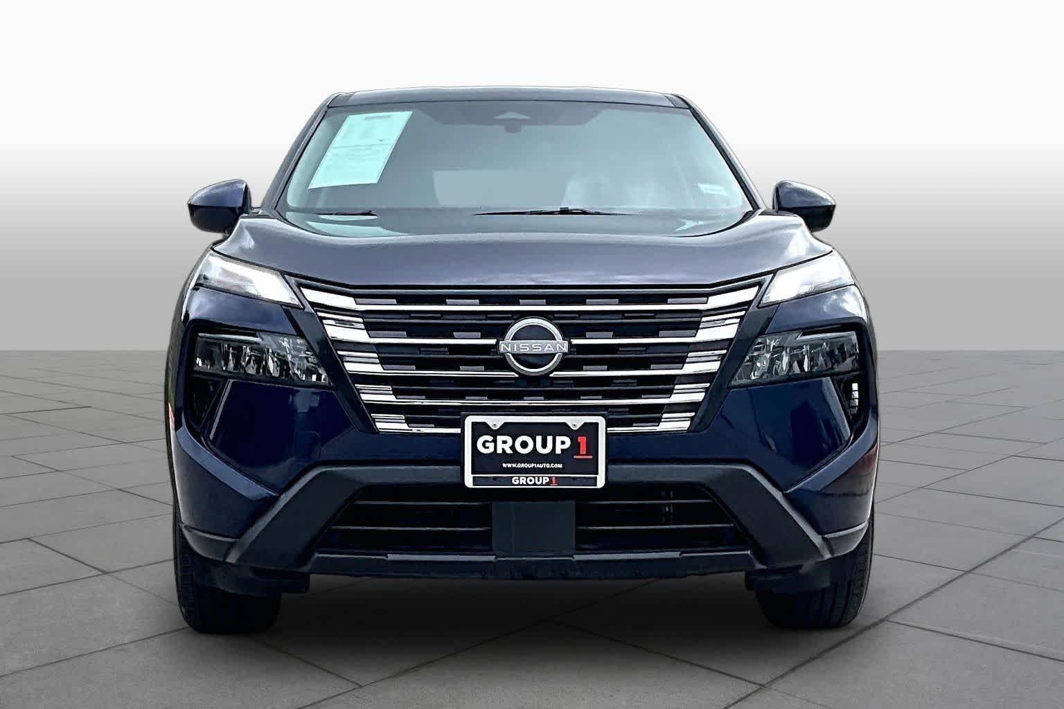 Certified Used 2025 Deep Ocean Blue Pearl Nissan SV image 4
