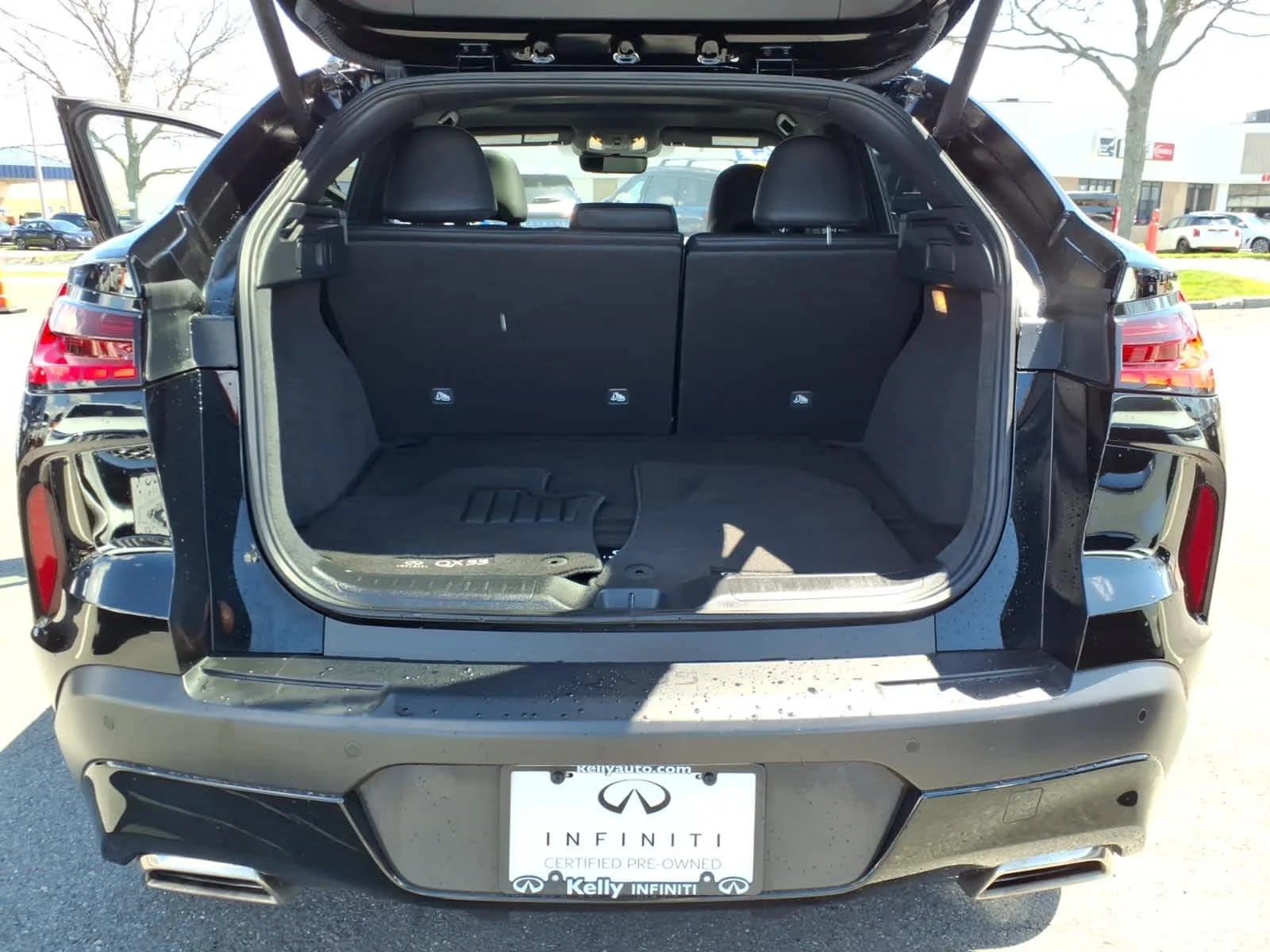 Certified Used 2024 Black Obsidian INFINITI LUXE image 16