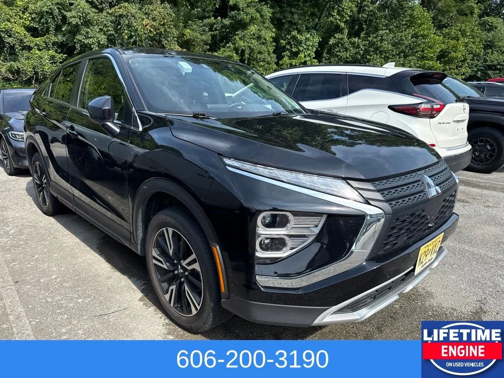Used 2025  Mitsubishi SE image 5