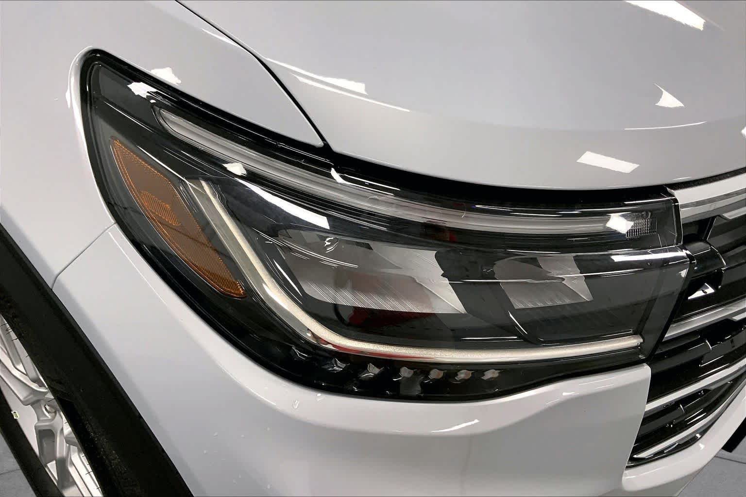 New 2026 Space White Metallic Ford Active image 13