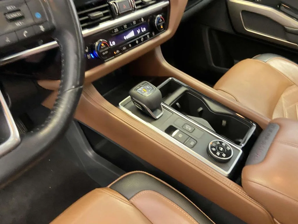 Used 2023 White Nissan Platinum image 22