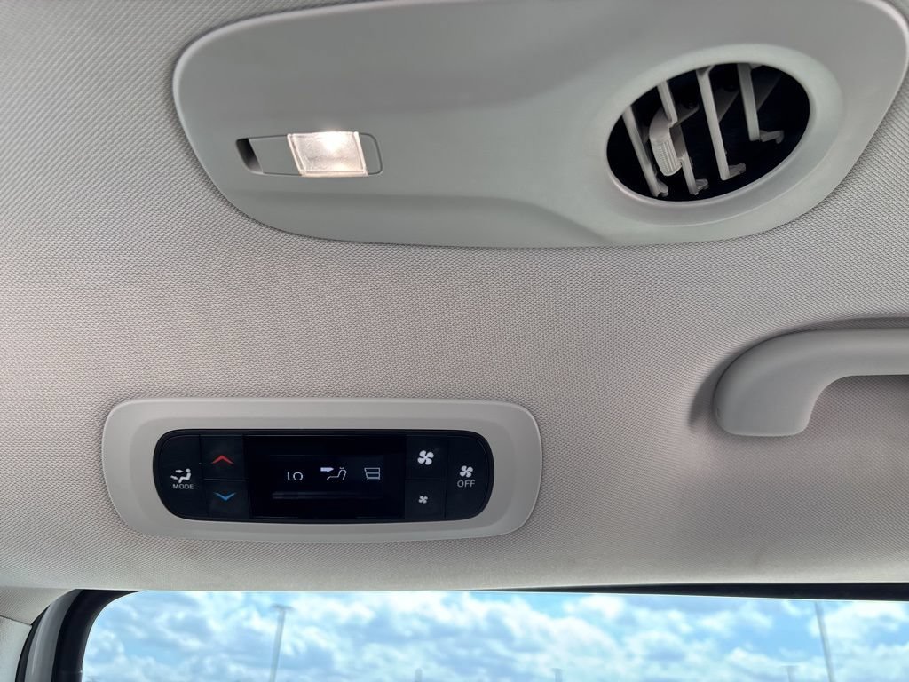 2024 Chrysler Voyager LX - Photo 33